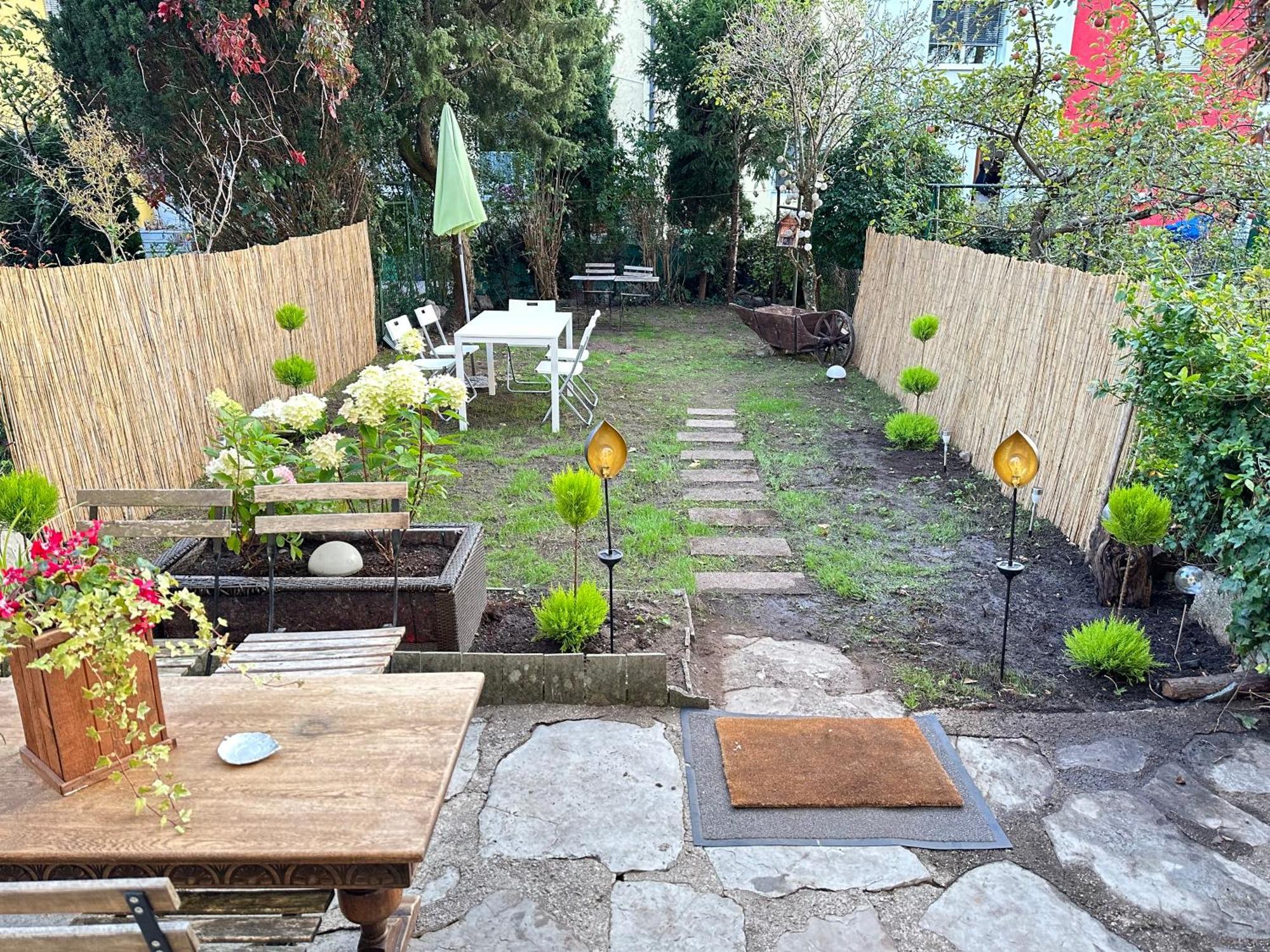 Vendégház The Peaceful Garden & Free Parking